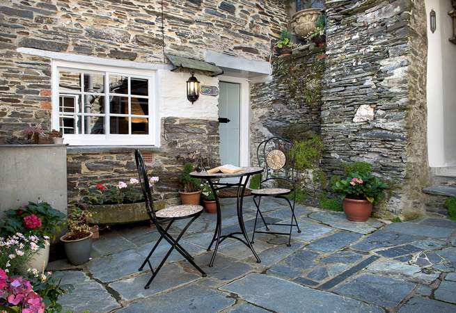 The pretty courtyard is yours to sit out and enjoy. There is joint access to Little St Hugh and the owners' cottage down a side alleyway and over the courtyard.