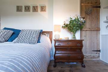 The pretty double bedroom.