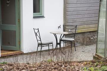 An outside sitting-area, completely private and peaceful.
