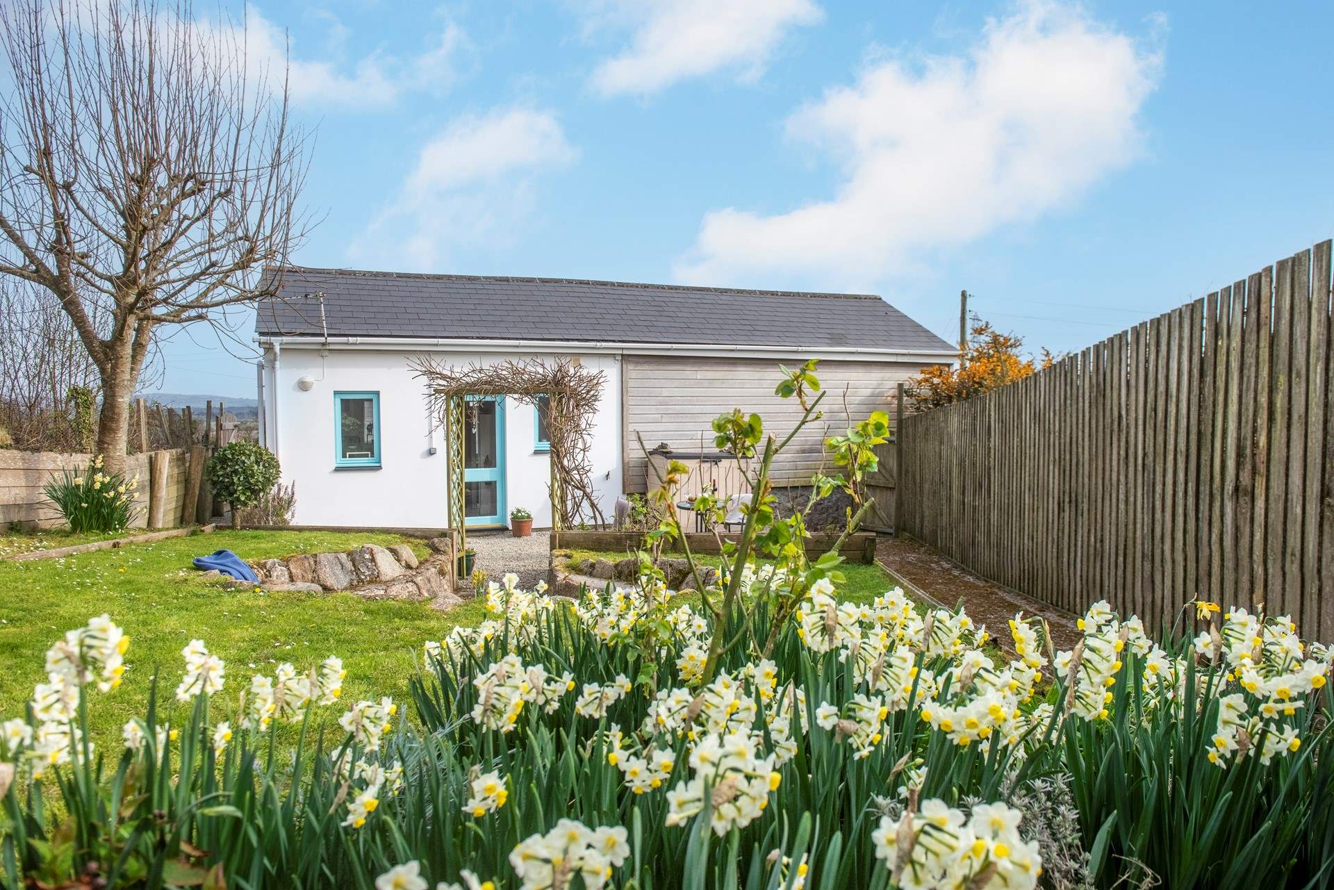 A perfect setting with spring flowers.