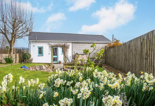 A perfect setting with spring flowers.