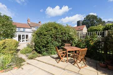 Greenhills Cottage is a beautiful stone cottage in an equally beautiful village - with a truly excellent pub - near to the historic Somerset town of Bruton.
