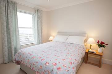 Be sure to have a good night's sleep in the cosy double bed.