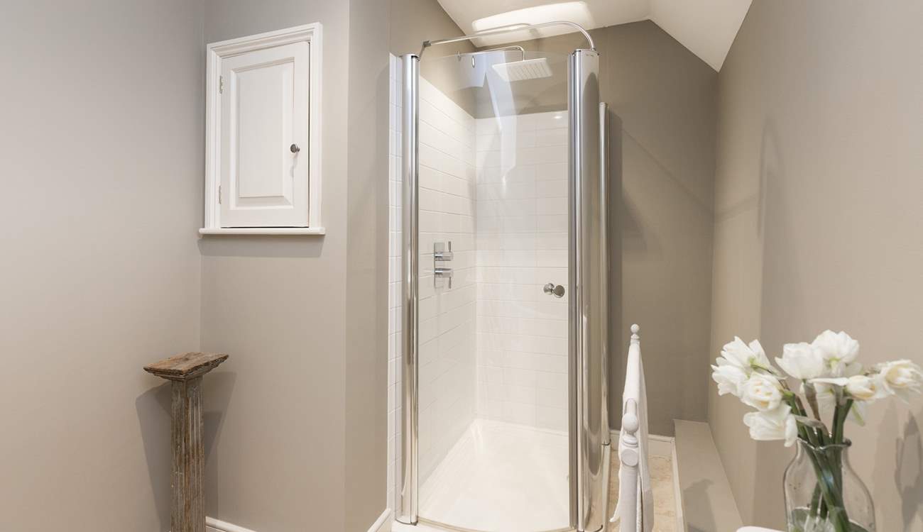 As with the family bathroom, this is a lovely contemporary room.