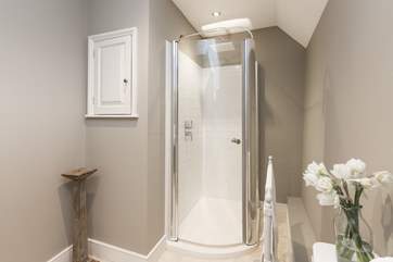As with the family bathroom, this is a lovely contemporary room.