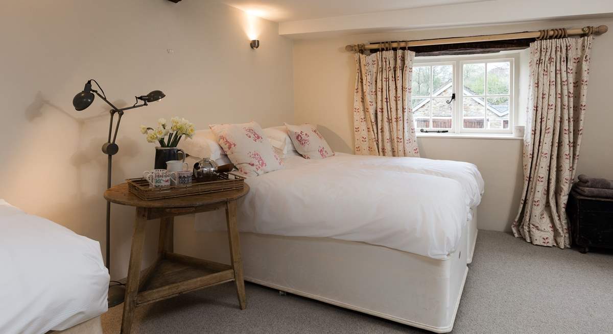 This is the lower ground floor bedroom. This room sleeps 3 guests in 3 single beds, two of which can be pushed together to create the effect of a  double as in this picture. They are not 'zip and link'.