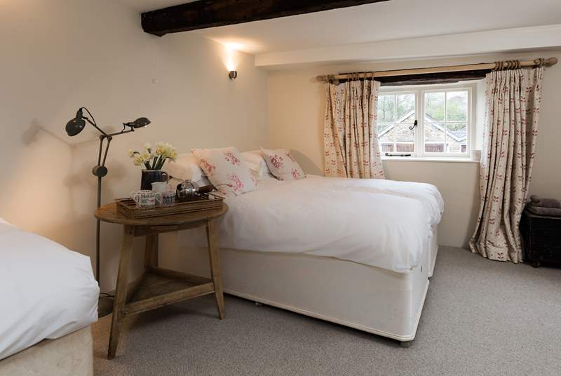 This is the lower ground floor bedroom. This room sleeps 3 guests in 3 single beds, two of which can be pushed together to create the effect of a  double as in this picture. They are not 'zip and link'.