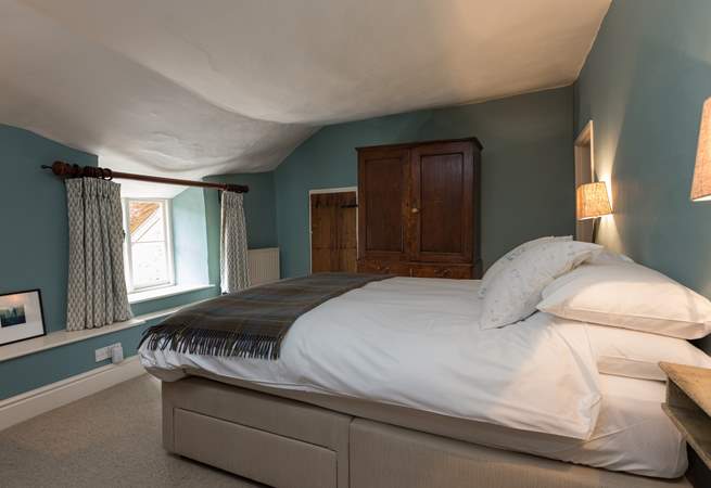 This double bedroom has access to the landing with the family bathroom as well as to the shower-room on the other side. The ceiling is part of the amazing character of this farmhouse!