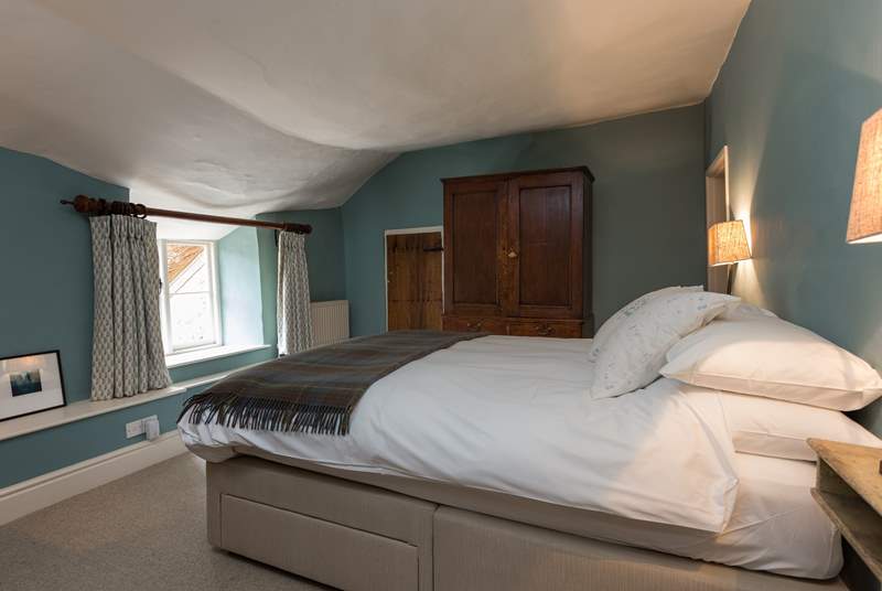 This double bedroom has access to the landing with the family bathroom as well as to the shower-room on the other side. The ceiling is part of the amazing character of this farmhouse!
