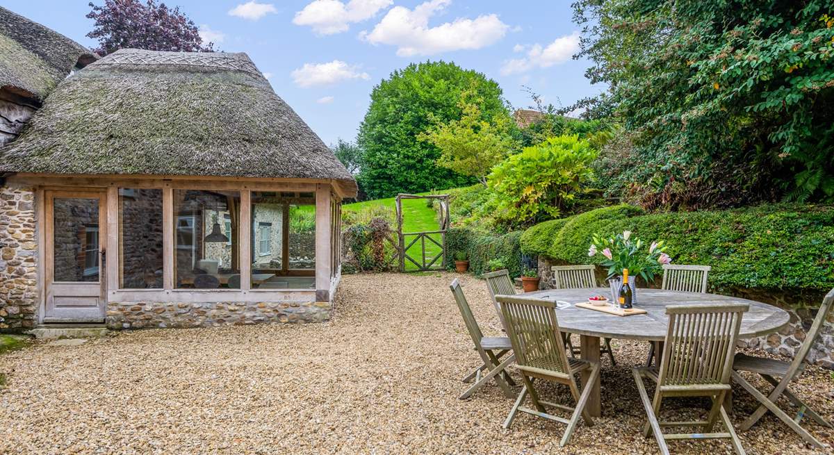 Such a lovely spot for for dining al fresco.