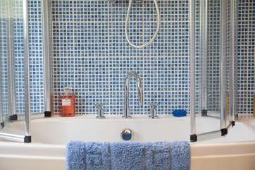 What a fabulous place to have a hot bubble bath to relax and unwind.