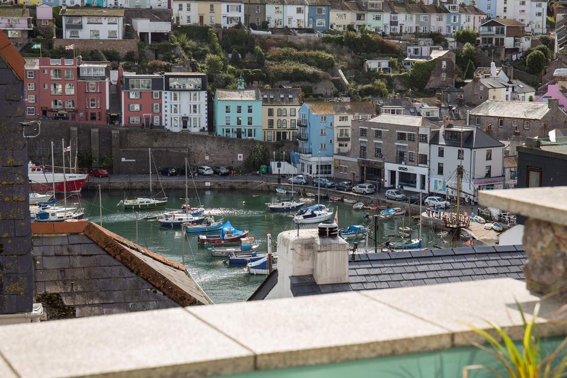 You could almost reach out and touch the harbour from your enclosed terrace.