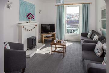 Super comfy living-area, with wood-burner effect electric stove to create a cosy mood on chillier evenings.