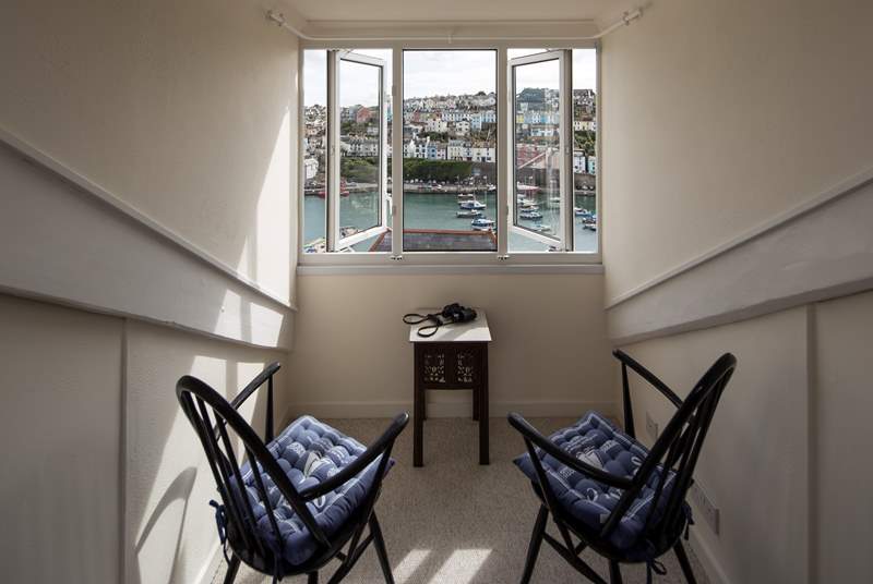 Views don't get any better than this! The second floor snug/games-room is perched overlooking the harbour and out to sea. Hours can be spent here taking in this charming and bustling fishing town.