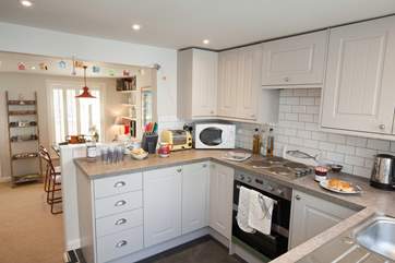 The open and well-equipped kitchen allows you to keep an eye on the children whether they are playing in the sitting-room or the garden.