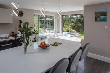 The whole of the sitting/dining/kitchen-area opens onto the terrace.