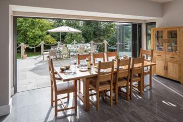 Folding doors open out onto the terrace, bringing the light and sunshine inside. (The garden furniture shown in this photo has been replaced).