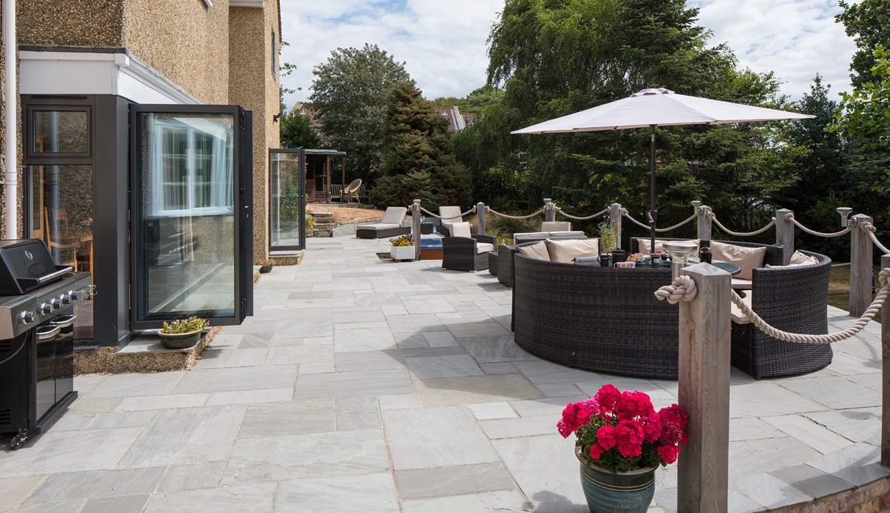 A gas barbecue allows you spend your summer days lounging on the terrace. Steep steps lead down to the enclosed lawn.