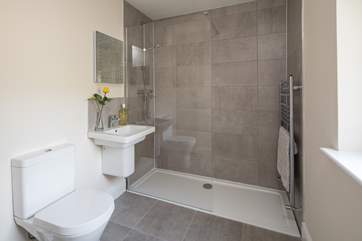 This large walk-in shower is on the ground floor, ideal for sandy children after a day at the beach.
