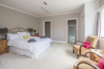 Bedroom 1 has a 5ft bed and en suite bathroom.