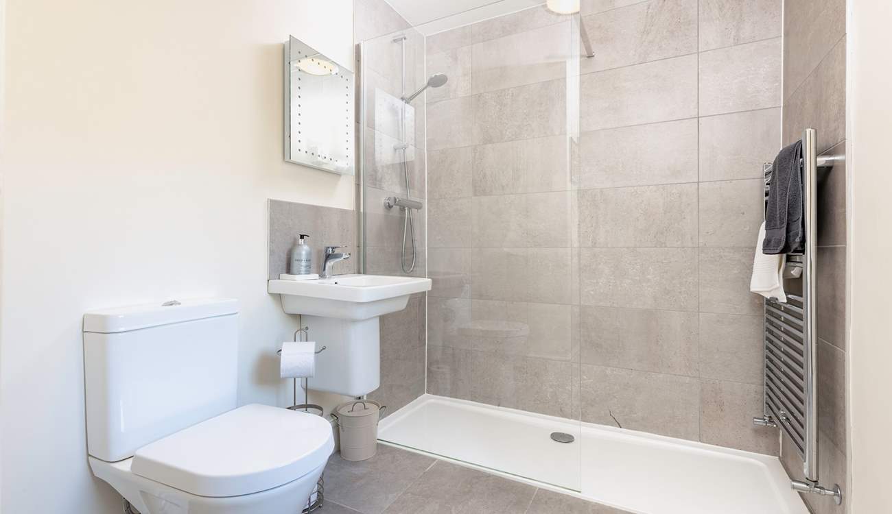 This large walk-in shower is on the ground floor, ideal for sandy children after a day at the beach.