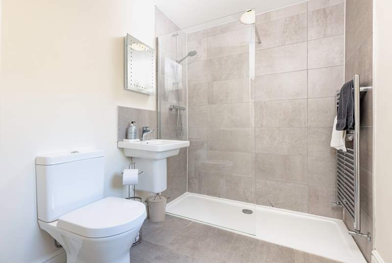 This large walk-in shower is on the ground floor, ideal for sandy children after a day at the beach.