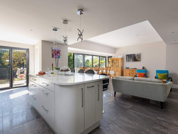 Ridge House, Sleeps 10 in Lymington