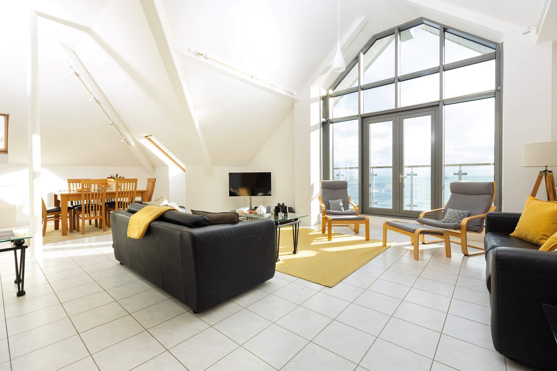 The light and airy Gylly Sunrise. 