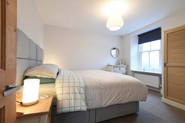 Bedroom 1 with 'zip and link' (6' super-king or twin beds).