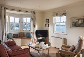 Comfortable seating, a Smart TV and wonderful views... what more could you want?
