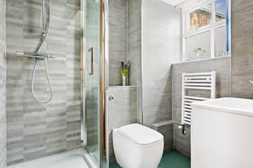The en-suite.