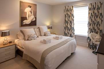 This amazing super-king bed is a very welcome sight at the end of a fun packed day. The bed is also 'zip and link' giving you extra flexibility should you require the room with twin beds.