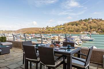 Welcome to 5 Dart Marina.