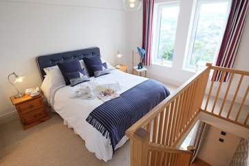 The stairs lead up into the bedroom-area (open to the living-room below).