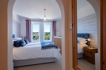 The bedroom has a 5' king-sized bed.