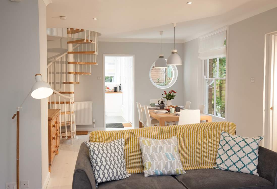 The open space makes the rooms seem large and bright.