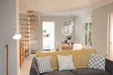 The open space makes the rooms seem large and bright.