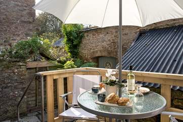 After a day of exploring, sit out in the sunny patio-area and enjoy some tasty treats from the Stable cafe!