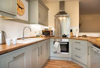 The modern kitchen-area - with all you need to cook up some yummy holiday delights!