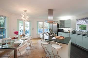 The light and spacious kitchen/dining-room makes for a very sociable space to plan your Island adventures.