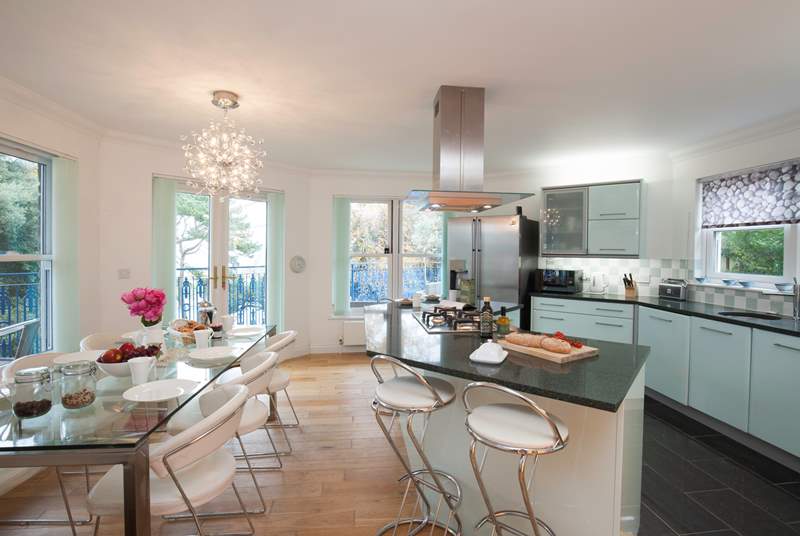 The light and spacious kitchen/dining-room makes for a very sociable space to plan your Island adventures.