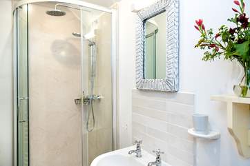 The en suite shower-room.