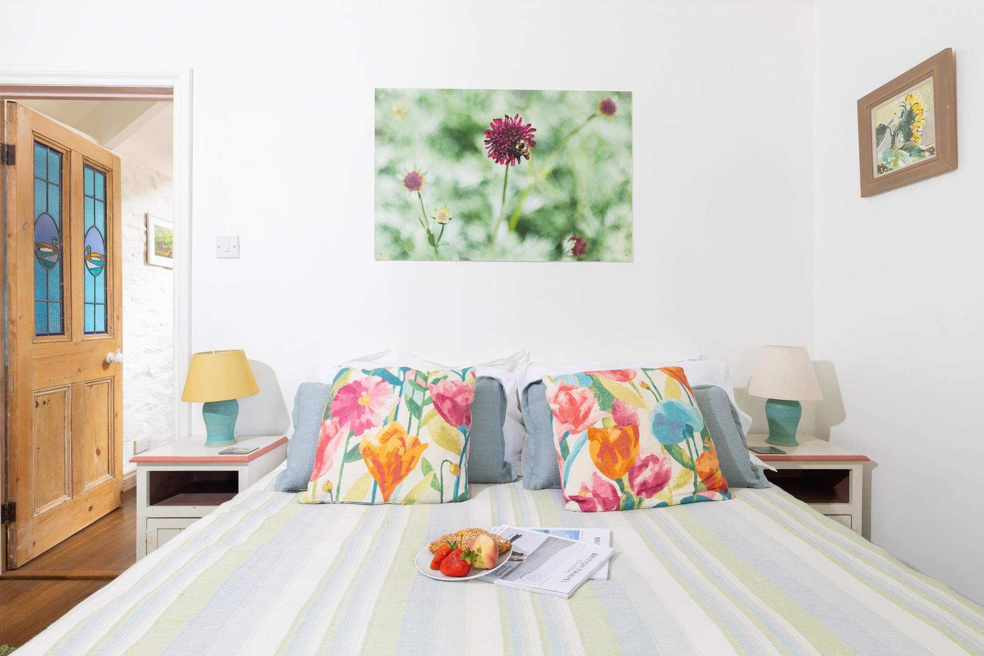 This pretty bedroom (2) can be made up as a king-size bed or two 2' 6'' single beds.