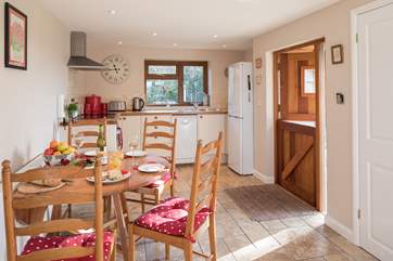 The well-equipped kitchen has a large fridge/freezer for all your holiday treats.