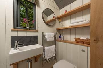 There is a stylish en suite shower-room.