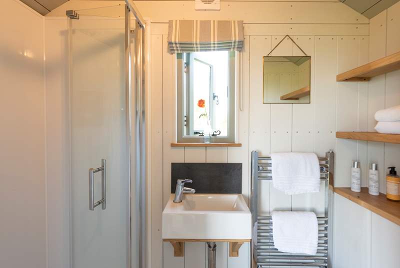 There is a stylish en suite shower-room.