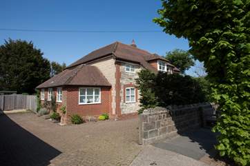 Welcome to The New House, in the centre of the beautiful village of Godshill.