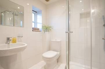 ... with en suite Shower-room.