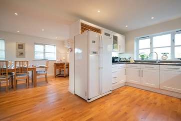 The spacious kitchen/dining-room is the ideal place for a social atmosphere.