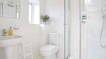..the en suite shower-room.
